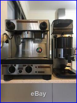 La Cimbali Junior One 1 Group Coffee Machine Tank Version + La Cimbali Grinder